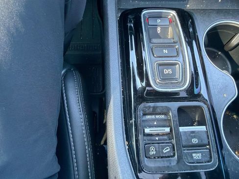 Used 2023 Honda Pilot Touring image 14