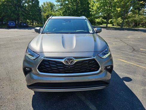 Used 2025 Toyota Highlander Platinum AWD/4WD image 9