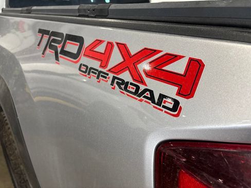 Used 2019 Toyota Tacoma TRD Off-Road w/ Technology Package AWD/4WD image 6