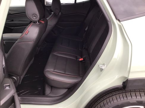Used 2024 Chevrolet Trax RS w/ Sunroof Package FWD image 8