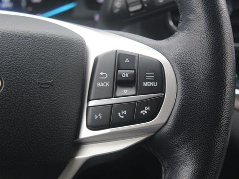 Used 2021 Ford Explorer Limited w/ Equipment Group 301A AWD/4WD image 9