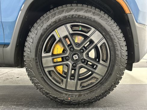 Used 2023 Rivian R1S Adventure AWD/4WD image 11
