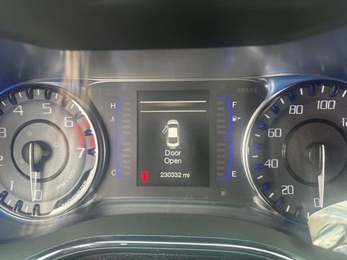 Used 2015 Chrysler 200 S image 3