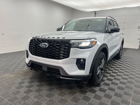 New 2026 Ford Explorer ST-Line w/ ST-Line Street Pack image 14