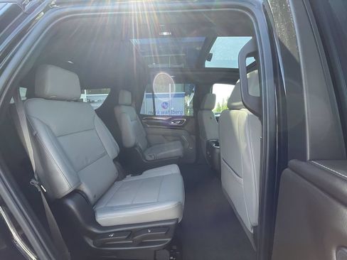 Used 2021 Chevrolet Tahoe Z71 w/ Z71 Signature Package AWD/4WD image 28