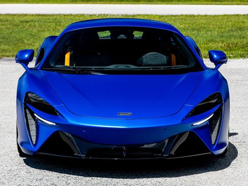 Used 2023 McLaren Artura PERFORMANCE image 25