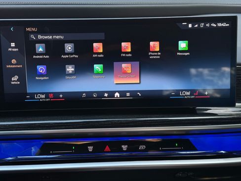 Used 2025 BMW 740i w/ Premium Package RWD image 29