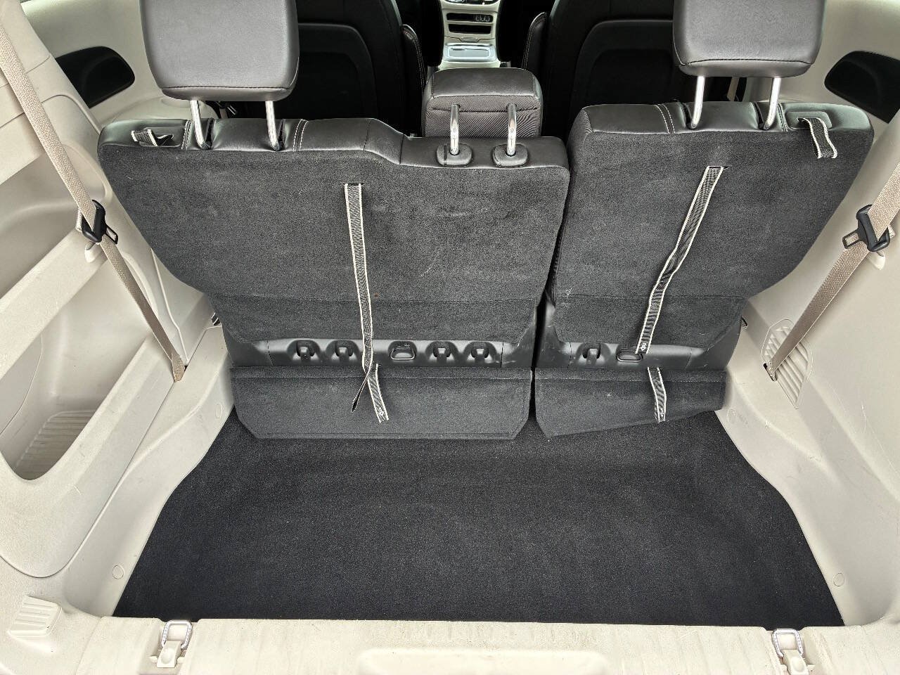 Used 2024 Chrysler Pacifica Touring-L FWD image 32