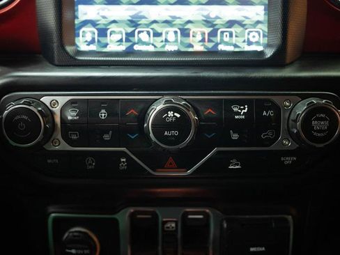 Used 2023 Jeep Wrangler Rubicon w/ Cold Weather Group image 19