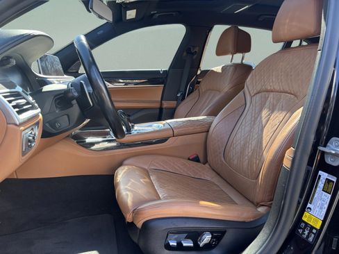 Used 2021 BMW 750i xDrive w/ Luxury Rear Seating Package image 18