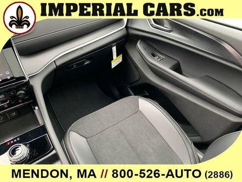 New 2025 Jeep Grand Cherokee Altitude image 22