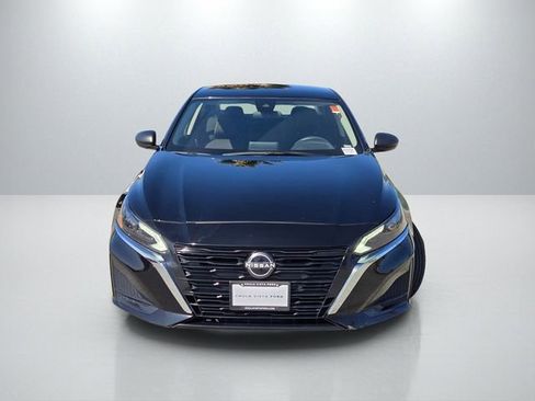 Used 2024 Nissan Altima 2.5 SV image 2