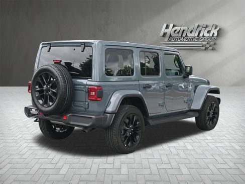 Used 2025 Jeep Wrangler Unlimited Sahara AWD/4WD image 10