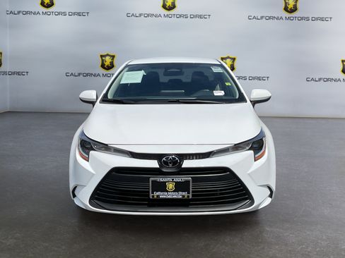 Used 2025 Toyota Corolla LE FWD image 2