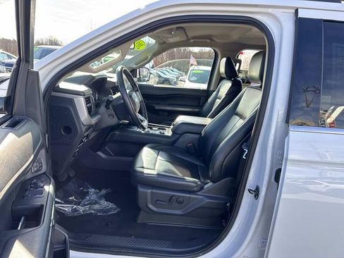 Used 2024 Ford Expedition XLT image 17