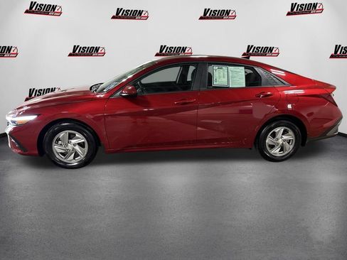 Certified 2025 Hyundai Elantra SE FWD image 8