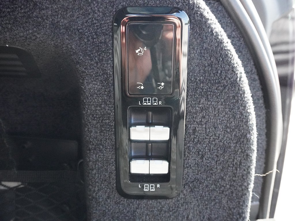 Used 2024 Land Rover Range Rover Long Wheelbase Autobiography AWD/4WD image 25