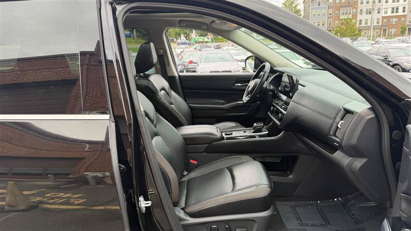Used 2023 Nissan Pathfinder 4WD SL w/ SL Premium Package image 5