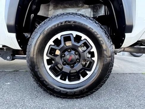 Used 2024 Toyota Tacoma TRD Off-Road AWD/4WD image 32