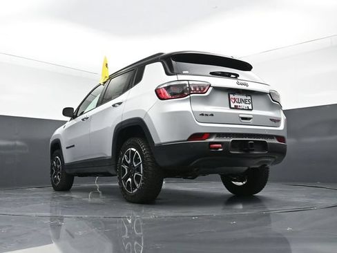 New 2026 Jeep Compass Trailhawk w/ Sun, Sound & Navigation Group AWD/4WD image 45