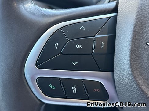 Used 2019 Chrysler Pacifica Touring-L image 31