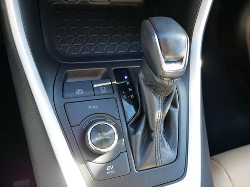 Used 2021 Toyota RAV4 XLE Premium image 24