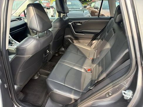 Certified 2022 Toyota RAV4 XLE Premium AWD/4WD image 21