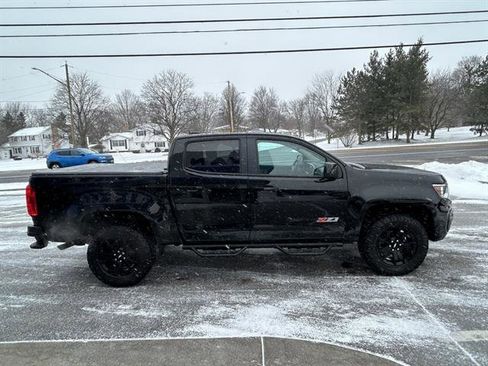 Certified 2022 Chevrolet Colorado Z71 w/ Z71 Midnight Edition image 7