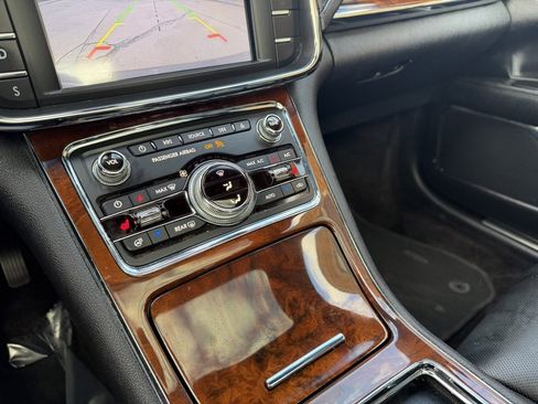 Used 2017 Lincoln Continental Select w/ Climate Package image 27