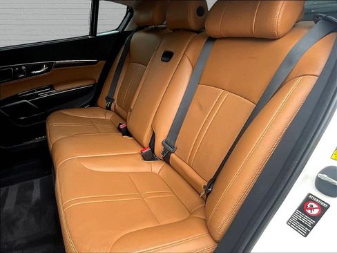 Used 2017 Kia K900 Luxury w/ VIP Package RWD image 18