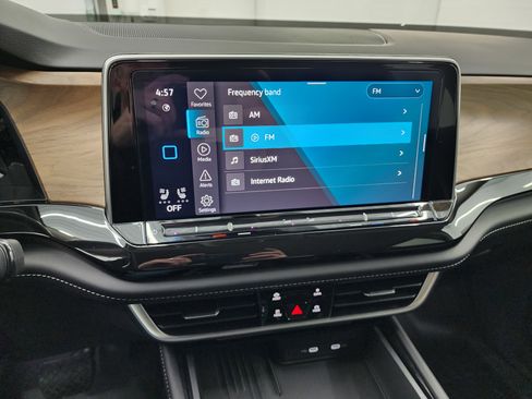 Used 2025 Volkswagen Atlas SE image 12