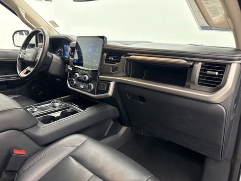 Used 2024 Ford Expedition XLT image 32