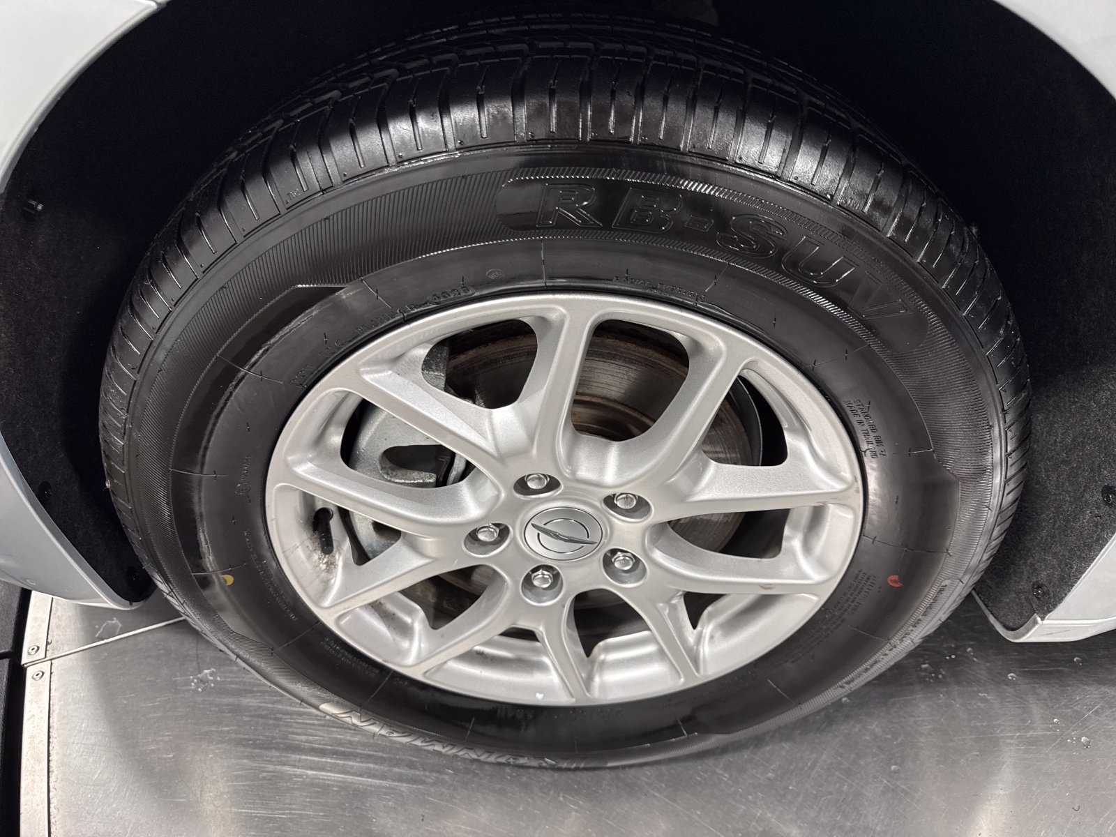 Used 2023 Chrysler Pacifica Touring-L FWD image 2