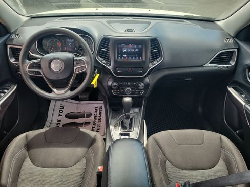 Used 2019 Jeep Cherokee Latitude w/ Popular Appearance Group FWD image 11