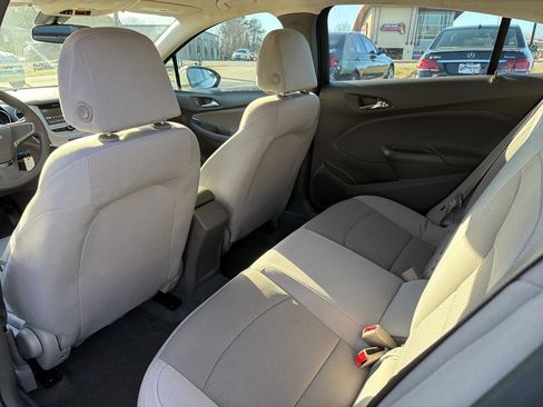 Used 2018 Chevrolet Cruze LS image 9