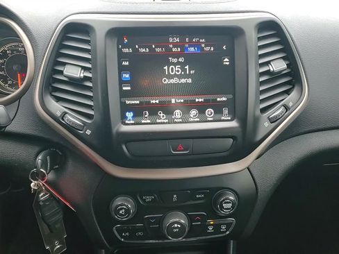 Used 2017 Jeep Cherokee Latitude image 16