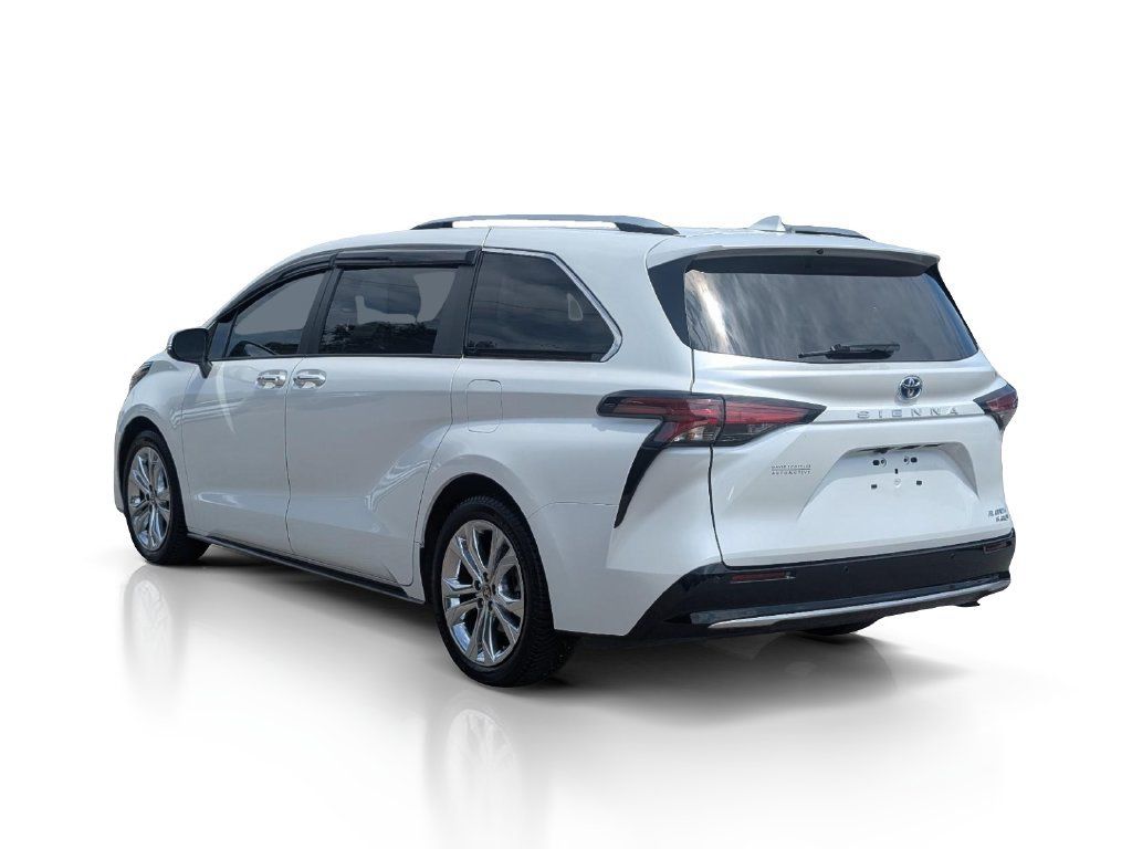 Used 2023 Toyota Sienna Platinum FWD image 10