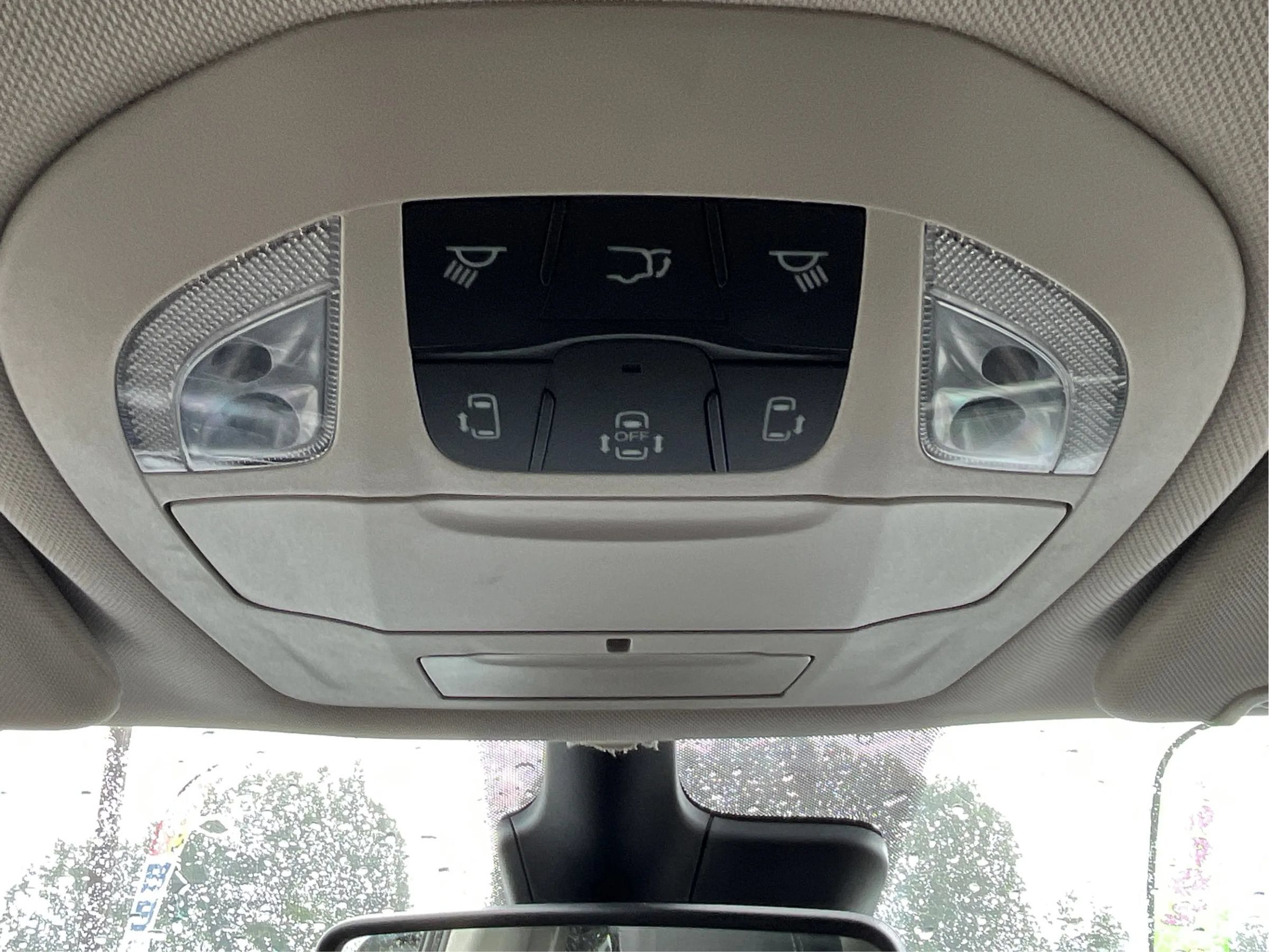Used 2024 Chrysler Pacifica Limited FWD image 37