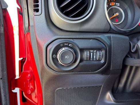 Used 2022 Jeep Wrangler Unlimited Sport AWD/4WD image 31