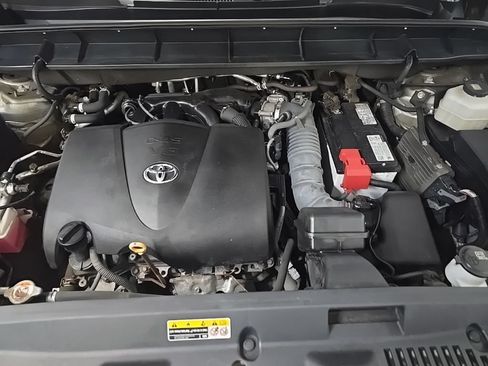 Used 2022 Toyota Highlander XSE AWD/4WD image 13
