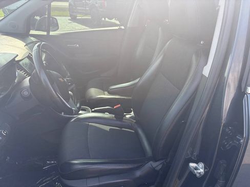 Used 2018 Chevrolet Trax LT w/ LT Convenience Package FWD image 6