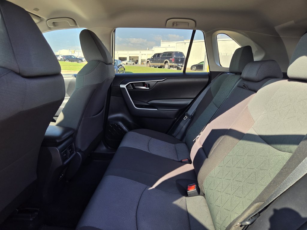 Used 2025 Toyota RAV4 XLE FWD image 29