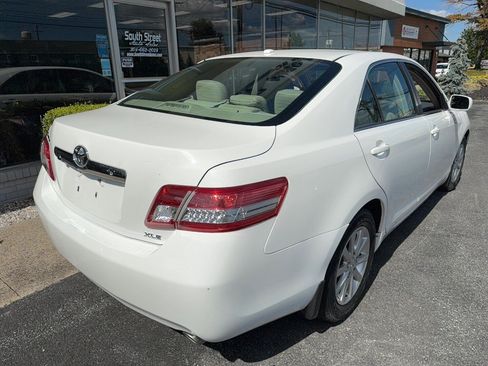Used 2011 Toyota Camry XLE w/ SE/XLE Extra-Value Pkg FWD image 2