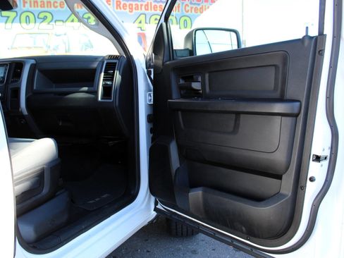 Used 2017 RAM 1500 Express RWD image 14
