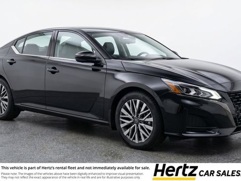 Used 2025 Nissan Altima 2.5 SV FWD image 1