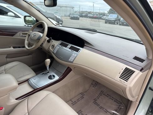 Used 2010 Toyota Avalon XLS image 22
