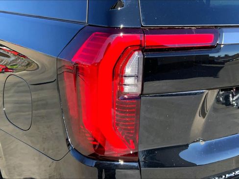 Used 2025 GMC Yukon XL AT4 w/ AT4 Premium Plus Package image 28