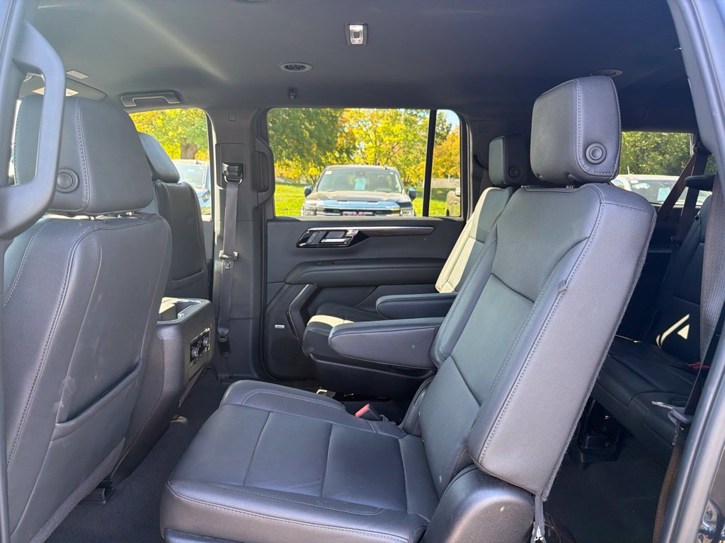 Used 2026 Chevrolet Suburban LT w/ Comfort Package AWD/4WD image 11