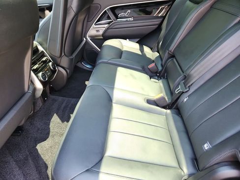 Used 2025 Land Rover Range Rover SE AWD/4WD image 5