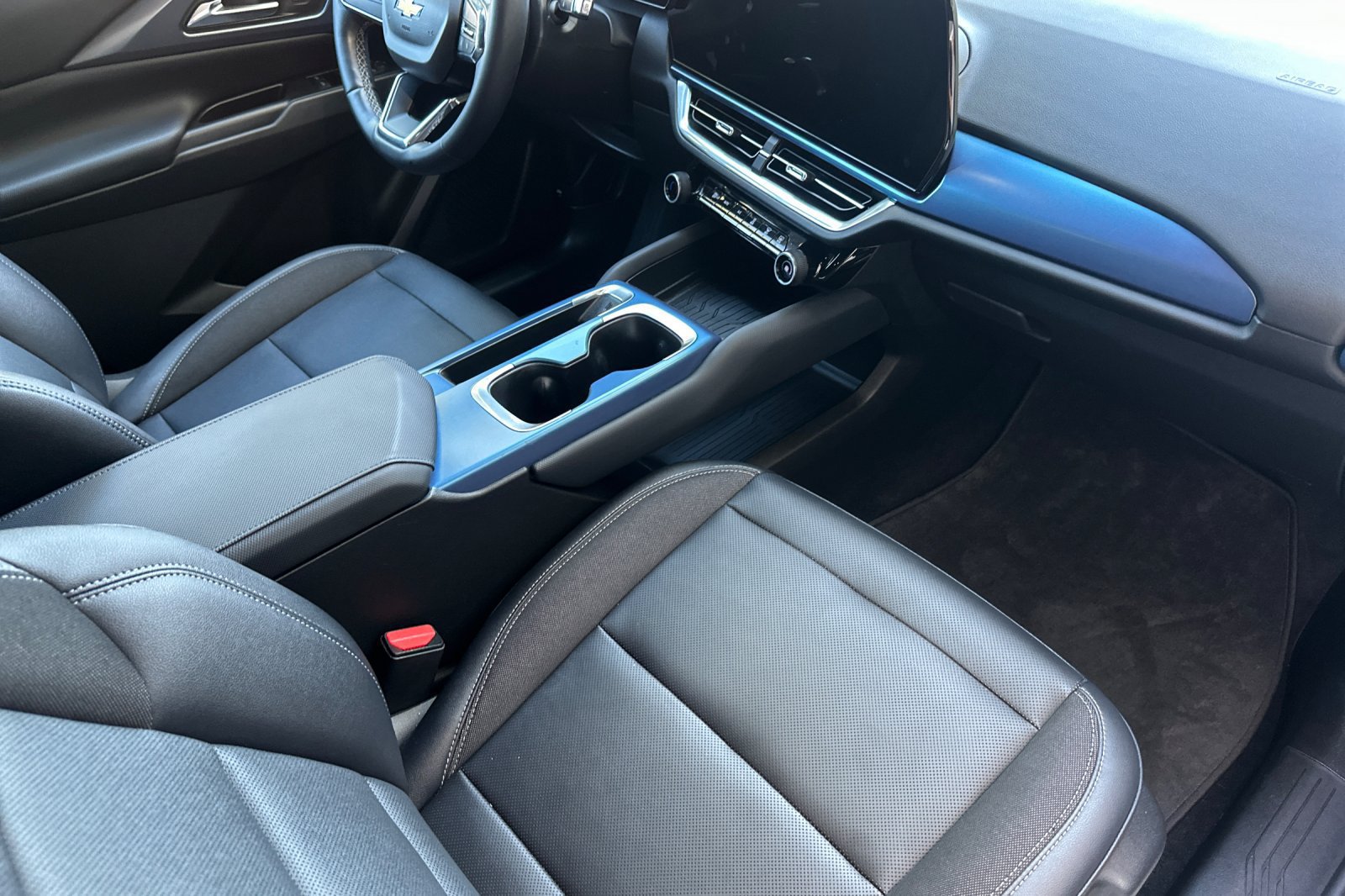 Used 2024 Chevrolet Equinox EV LT w/ LPO, Blackout Package FWD image 16